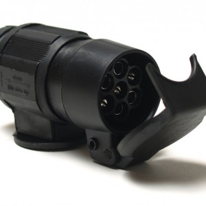 Short adapter 13-pin socket to 7-pin plug on trailer